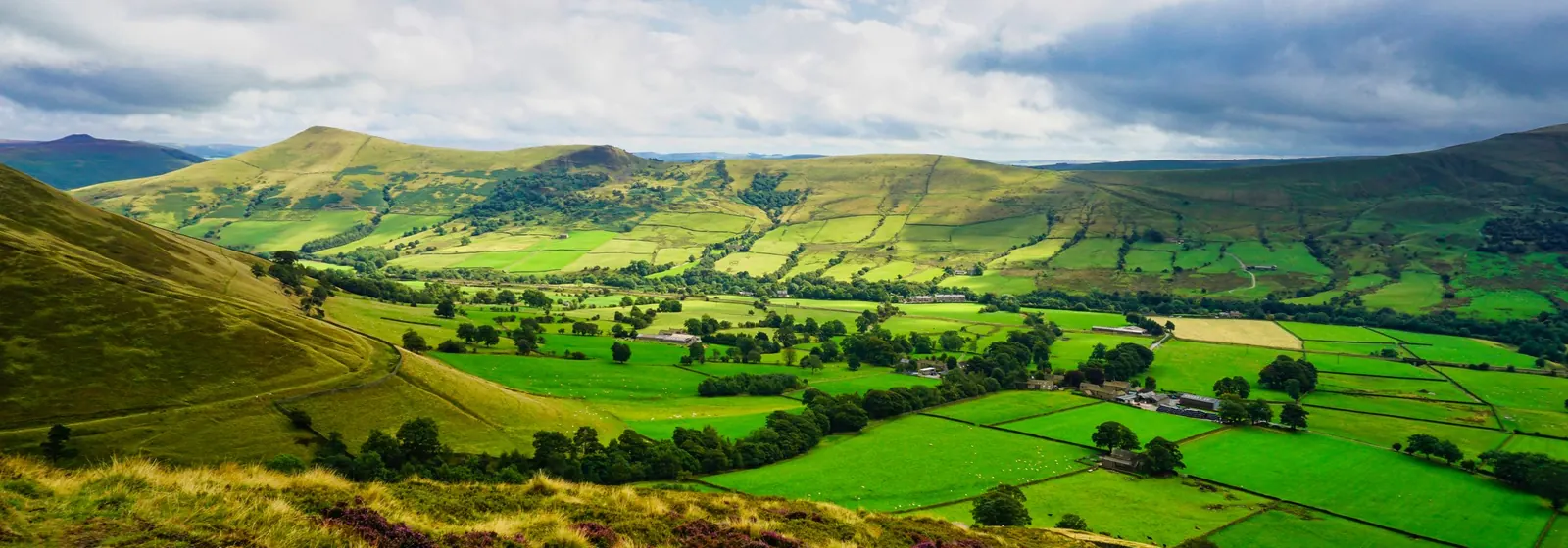 Green hills around Castleton in the Peak District